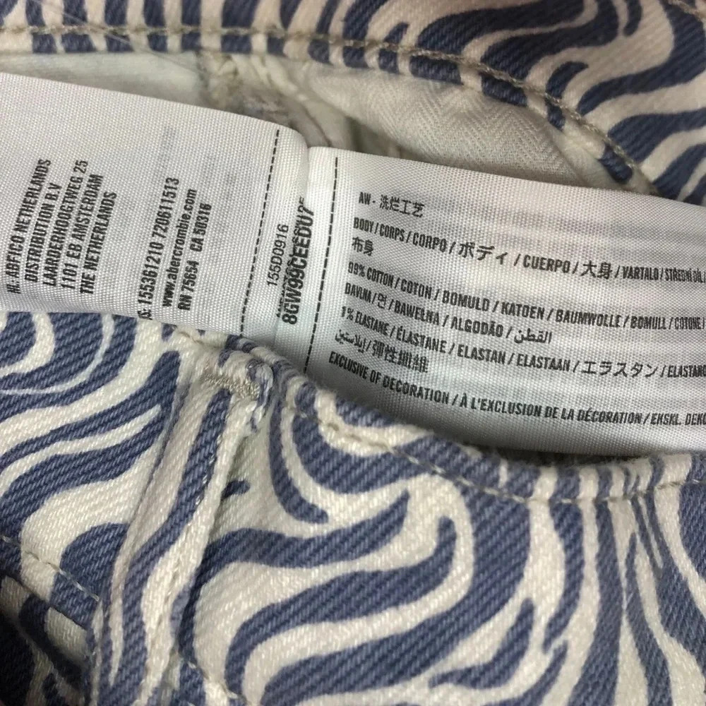 Abercrombie & Fitch Curve High Rise 90s Straight Jeans | Zebra | Size 26 / 2R - Picture 7 of 7